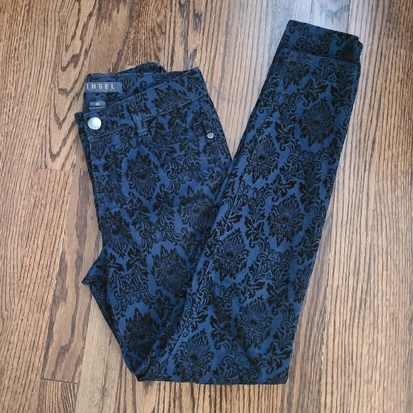 ⭐️40% Off⭐️ Tinsel Denim Couture Navy & Black Skinny Jeans - Picture 1 of 7
